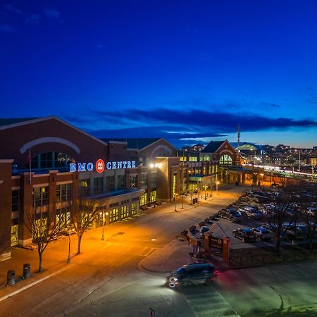 Unbeatable Downtown Experience- Walk To Bars, Casino, Stampede & Saddledome Plus Bonus Banff Pass, Parking & Wine! Calgary Luaran gambar